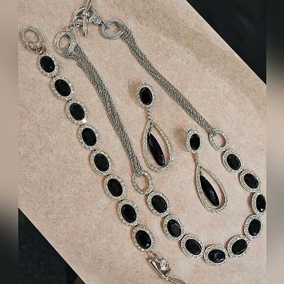 Elegant #Monet Silver Rhodium Black Onyx Oval Rhinestones 3 Pc Set #NWOT - Picture 2 of 16